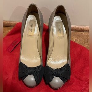 Valentino Grey Pumps High Shoes with Bow and dust bag